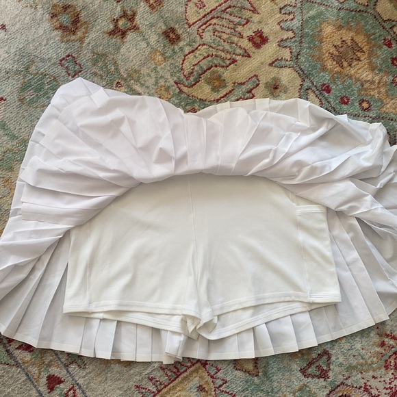 Offline by Aerie Your Serve Pleated Skort Size XL White Tennis Prep Flowy Shorts - Picture 5 of 9